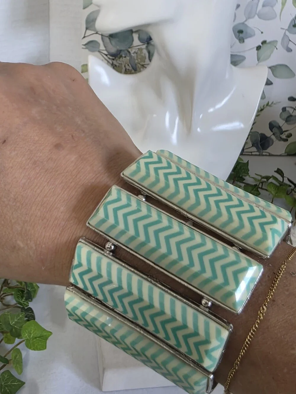 Chic Mint Green Chevron Silver Tone Stretch Statement Cuff Bracelet